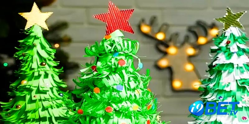 Trang trí cây thông Noel dựa theo phong cách tuổi thơ